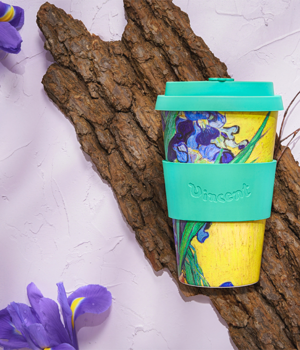 kubek EcoffeCup Vincent Irises 400ml - lifestyle